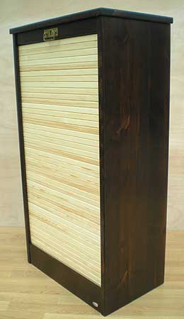 Rollladenschrank Farbe Nussbaum dunkel (astig) und Kiefer farblos lackiert